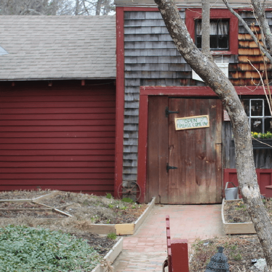 A unique lunch spot with seasonally fresh menus which change once a month is featured here at Pickity Place in Mason, NH. Call for reservations and enjoy an afternoon of great food in a pleasant atmosphere. 