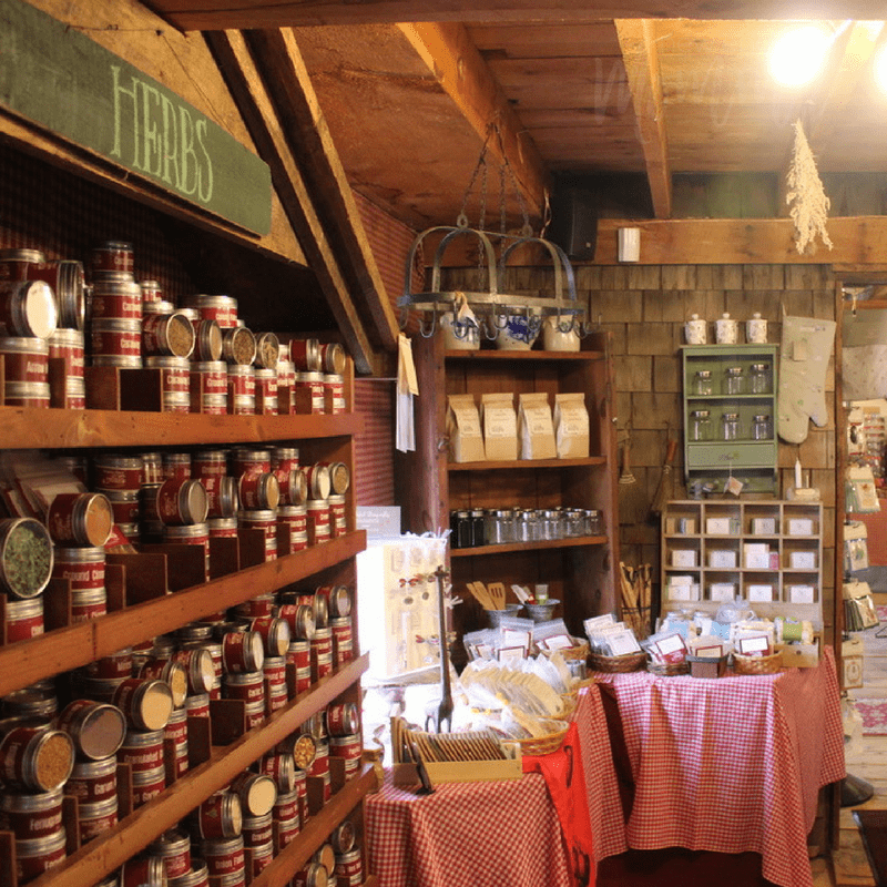 A unique lunch spot with seasonally fresh menus which change once a month is featured here at Pickity Place in Mason, NH. Call for reservations and enjoy an afternoon of great food in a pleasant atmosphere. 